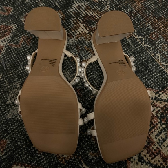 A new day target heels great condition. - Picture 4 of 5